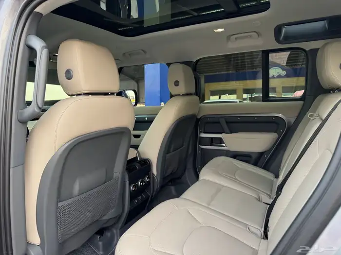 لاند روفر ديفندر 110 2023 ناغي على الضمان والصيانه 7