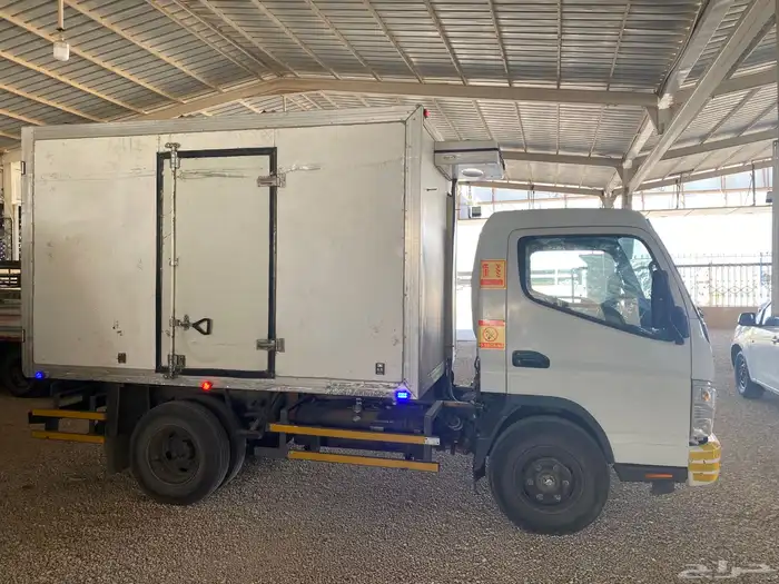 دينا متسبيشي موديل 2013 ثلاجه 1