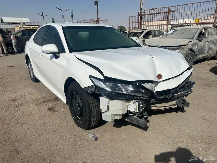 كامري 2023 LE مصدوم استاندر 9