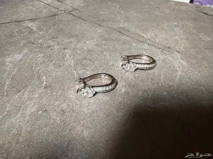 حلق ذهب ابيض  مرصع الماس 1