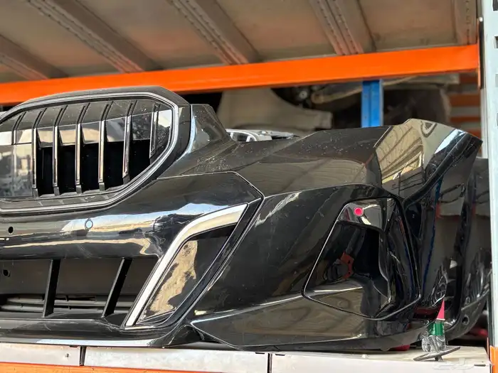 متوفر صدام امامي BMW G60 2024-2025 2