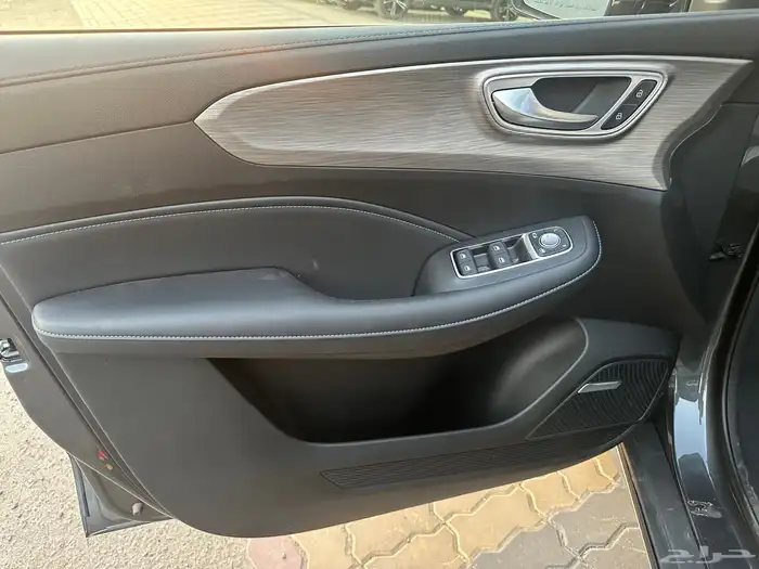 ام جي RX5 كمفورت نص فل 2023 ابيض رمادي 13