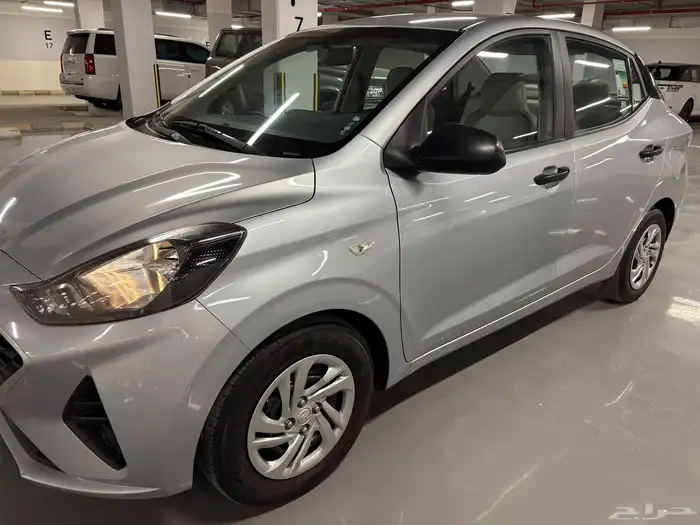 للبيع هيونداي i10 2023 فضي نظيفه 8