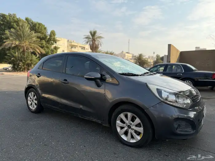 كيا ريو هاتش باك 2014 3