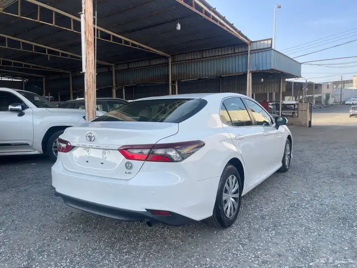 تويوتا كامري 2022 LE طيس شبه الاصفار 2