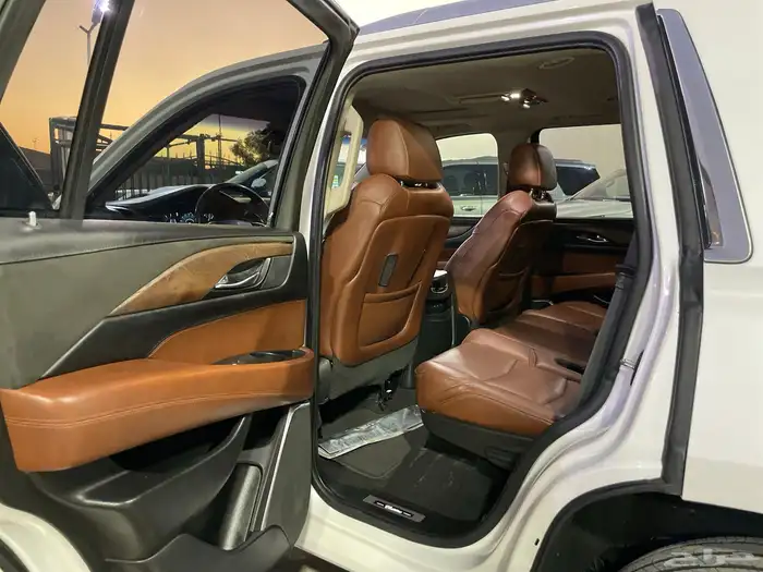 كاديلاك اسكاليد 2019 ممشى 106 الف فقط وكالة شرط 10