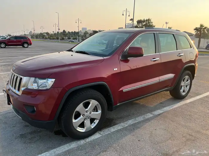 جيب جراند شيروكي ليميتد 2012 ( فابريكا ) ممشي 136 500 كم 23