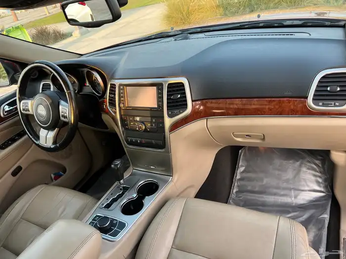 جيب جراند شيروكي ليميتد 2012 ( فابريكا ) ممشي 136 500 كم 11