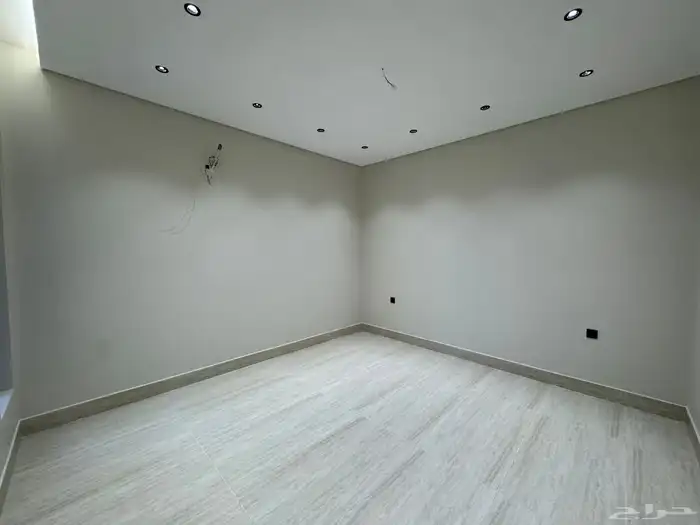 للبيع عمارة نظام شقة فوق شقة في مخطط ولي العهد تشطيب vip 2