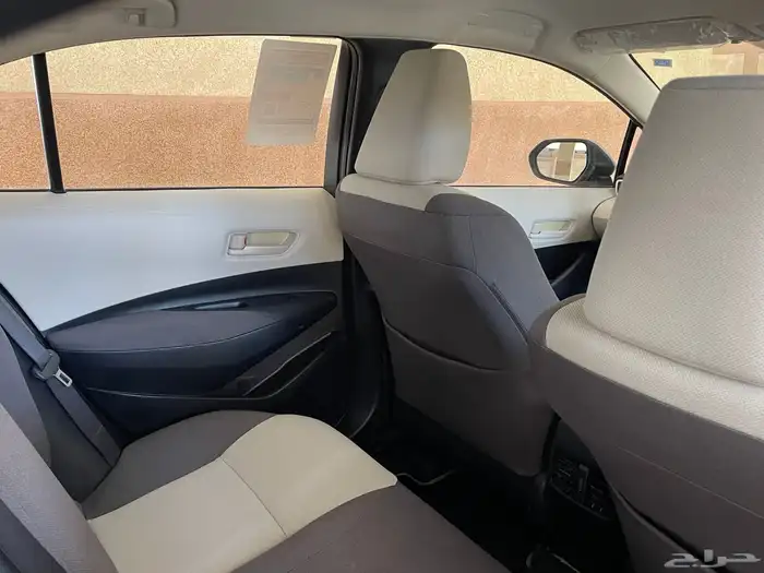 البيع كرولا مخزن بحالة الوكالة أربع سلندر 12