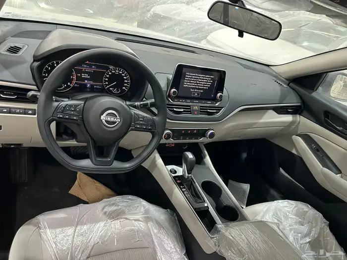 نيسان التيما 2026استاندر الألوان المتوفرة رمادي وأبيض 13