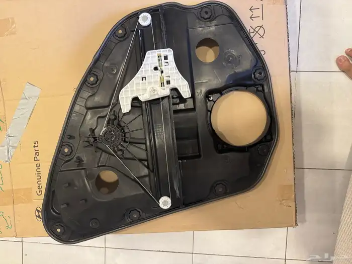 سكة نافذه هيونداي أزيرا اصلي من 2012 إلى 2017 للبيع 1