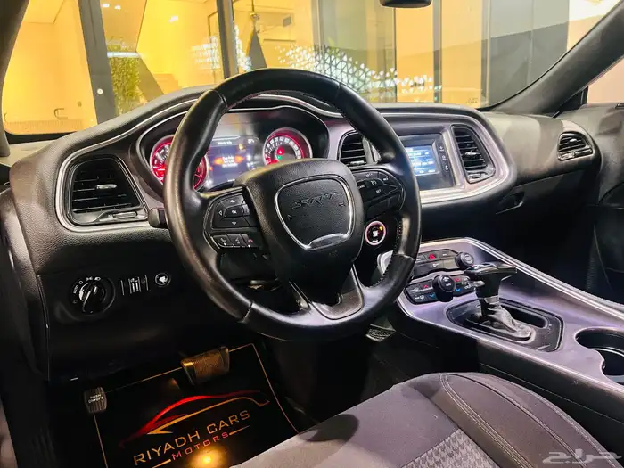 دودج تشالنجر 2015 V6 ( بحاله ممتازه) 9