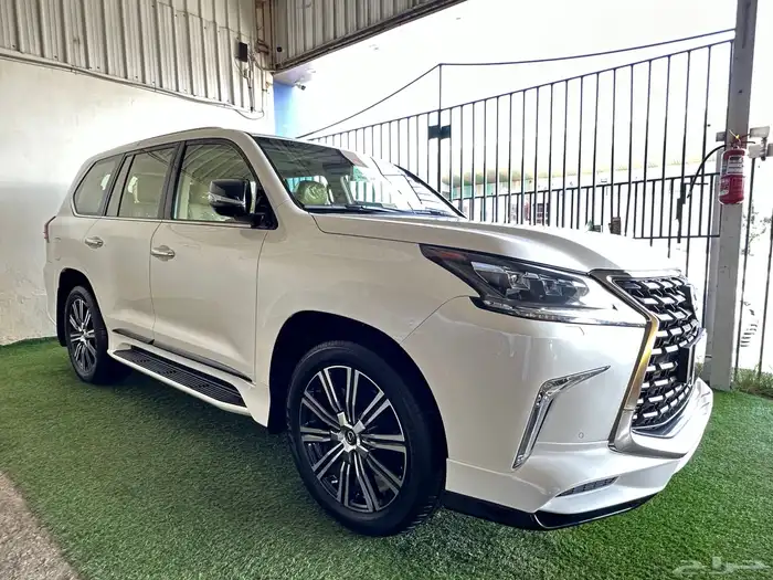 جيب لكزس مخزن ماشي قليل 26 ألف كم أخو الجديد بحاله الوكاله 0