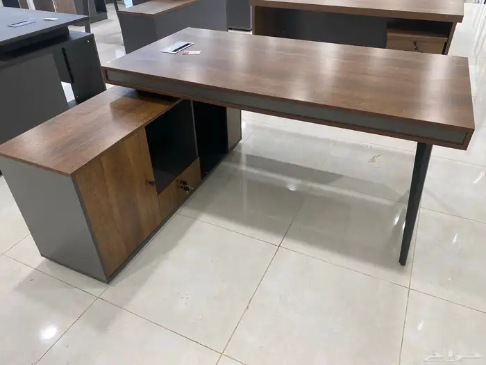 طاولة شاي. كراسي شبك دوار وثابت كرسي جلد دوار وثابت 1