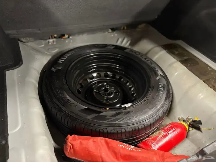 للبيع هيونداي i10 2023 فضي نظيفه 32