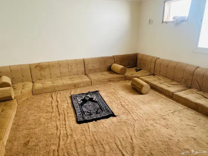 للبيع مجلس ارضي 4