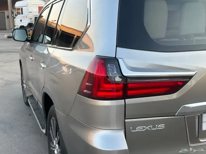 جيب لكزس مديل 2019 23