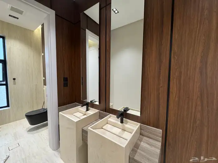 للبيع عمارة نظام شقة فوق شقة في مخطط ولي العهد تشطيب vip 10