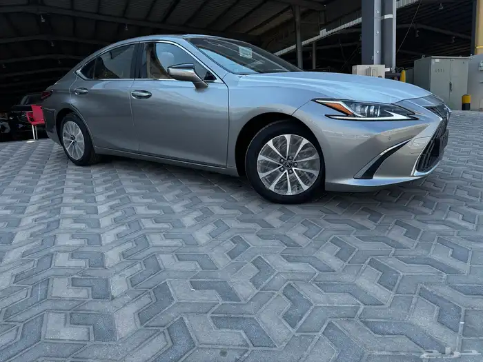 لكزس ES250 موديل 2025 6