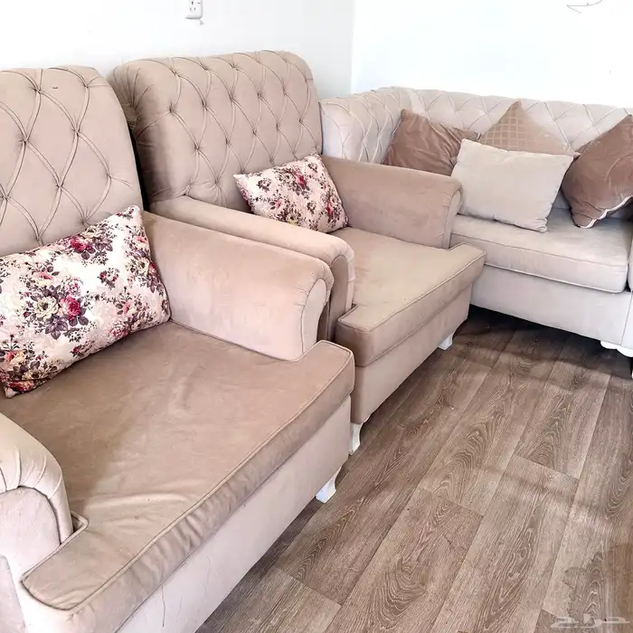 بيع أثاث مستعمل 5 قطع يتسع لتسع أشخاص 1