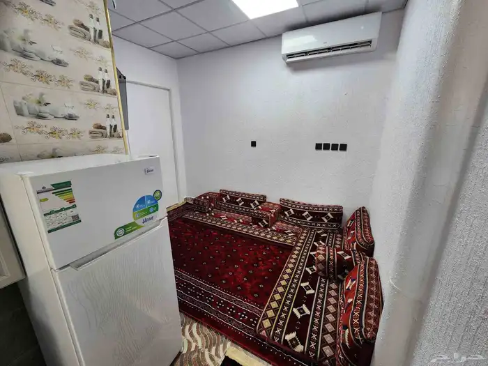 شقه مفروشه غرفه صالة ملحق عقدسنوي دفع شهري1500 العزيزيه 2