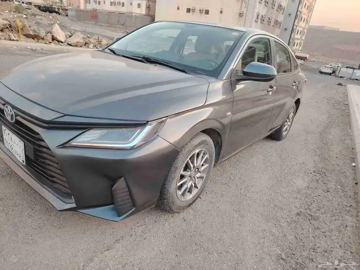 للبيع يارس 2023 تحت ضمان الوكاله سعر جمله 3