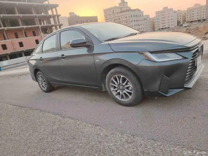 للبيع يارس 2023 تحت ضمان الوكاله سعر جمله 4