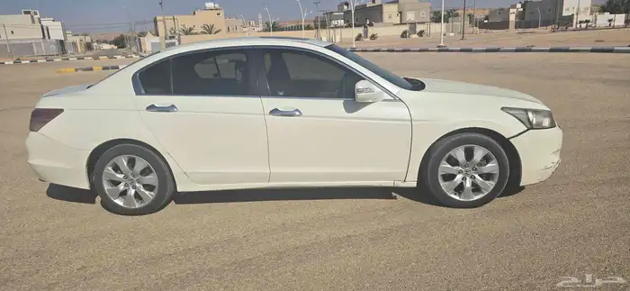 للبيع هوندا اكورد 2010 1