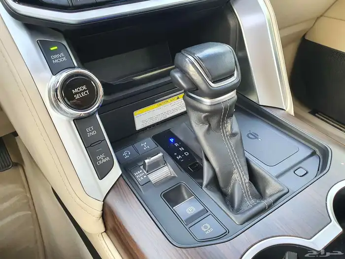 تويوتا لاندكروزر 2022 GXR L5 فل سعوي 17