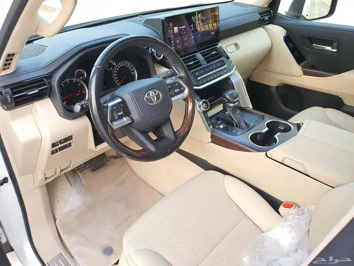 تويوتا لاندكروزر 2022 GXR L5 فل سعوي 12