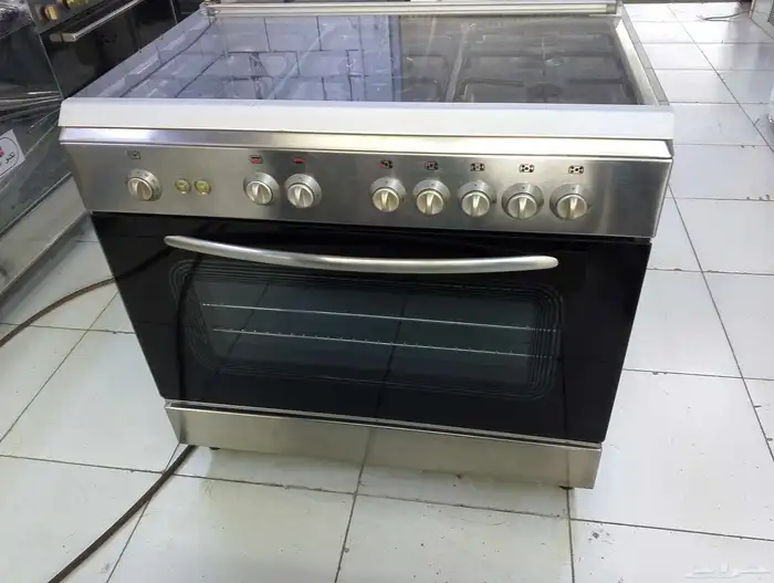الفرن غاز مستخدم نظيف في 4عيون و 5 عيون لبيع 1