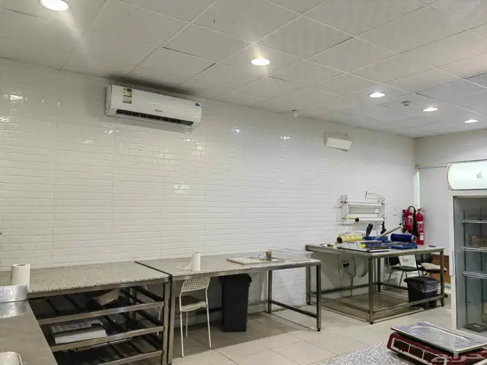 فرصة تجارية للتقبيل محل حلا ومعمل على طريق المية 2