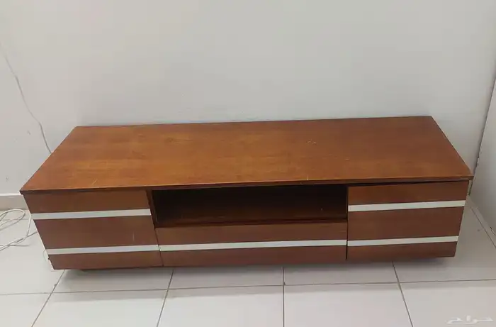 سرير. دولاب. ترابيزه. 1