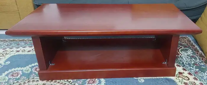 سرير. دولاب. ترابيزه. 4