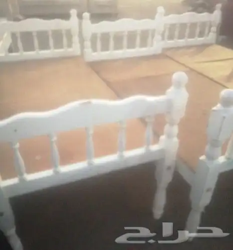 4طقم كراسي حديد 3كراسي خشب 2سرر النوم نفر لو نفرين 2