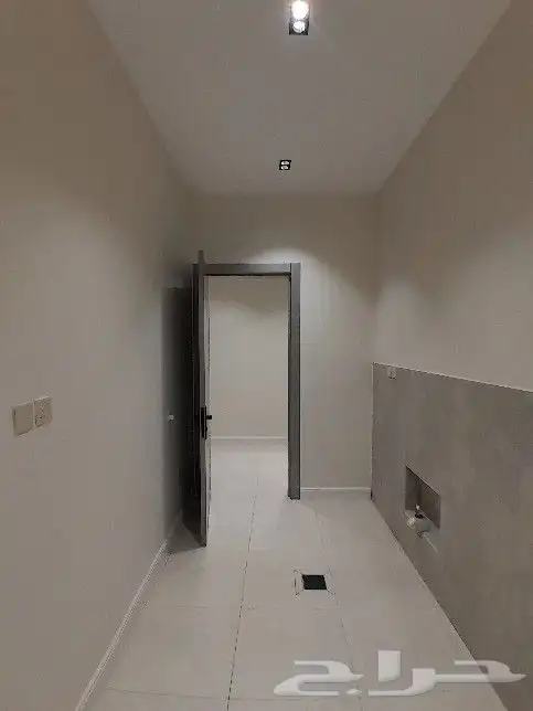 للبيع شقه دور ثاني مصعد راكب جاهز مقابل كبري المطار من550الف 11