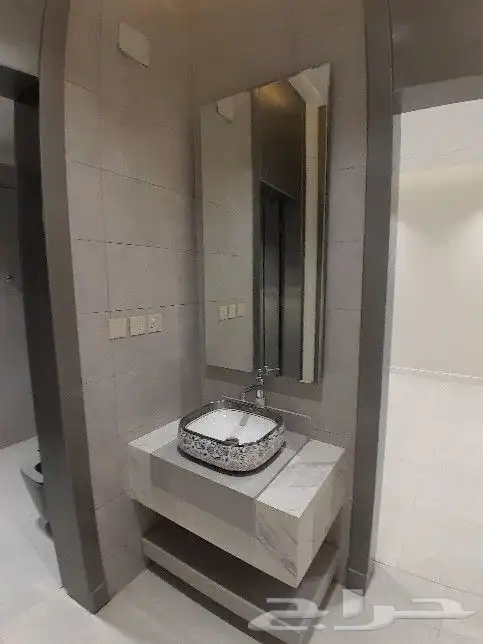 للبيع شقه دور ثاني مصعد راكب جاهز مقابل كبري المطار من550الف 17