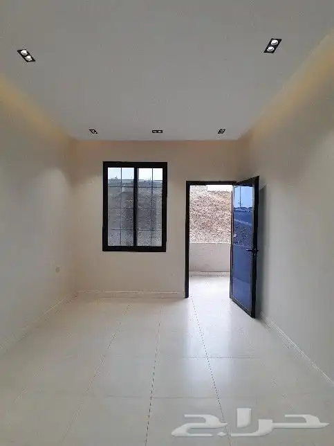 للبيع شقه دور ثاني مصعد راكب جاهز مقابل كبري المطار من550الف 7