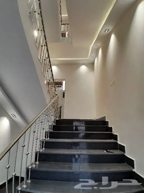 للبيع شقه دور ثاني مصعد راكب جاهز مقابل كبري المطار من550الف 2