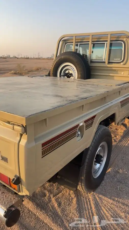 طبق شاص بالاضافه الى تانكي مويه وشنطه 0