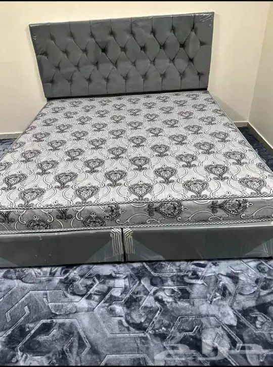 سرير  مرتبه  دولاب  تسريحة  وكمدينه اثاث غرف النوم كامل 4