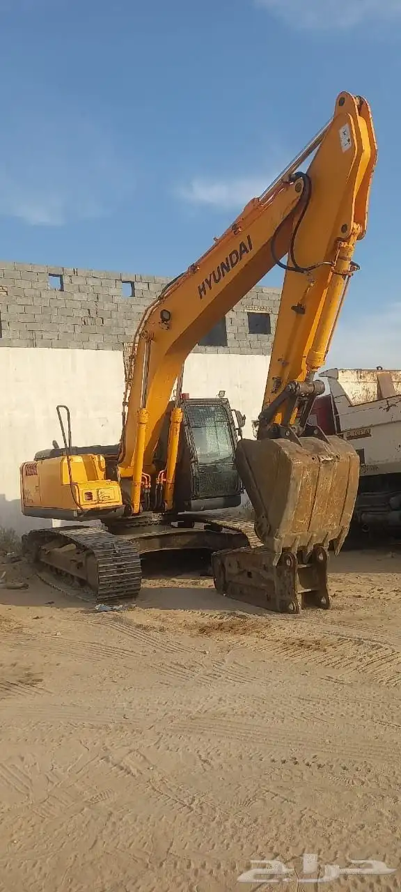 بوكلين للايجار تكسير الجبال حفردفن مقاولات اوبليوميه و بساعه 1