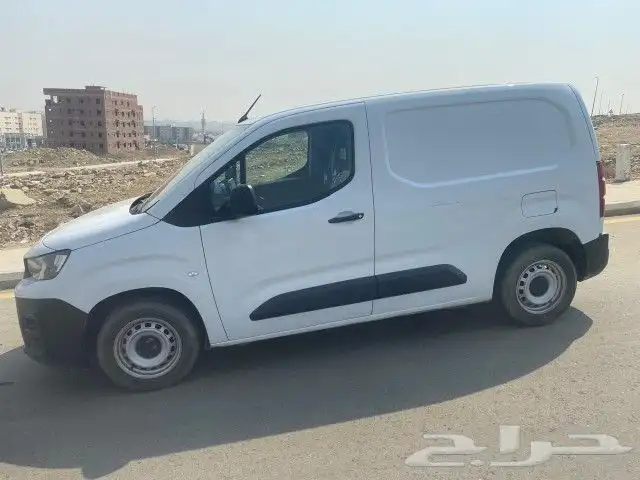 للبيع بيجو بانتري 2023 3