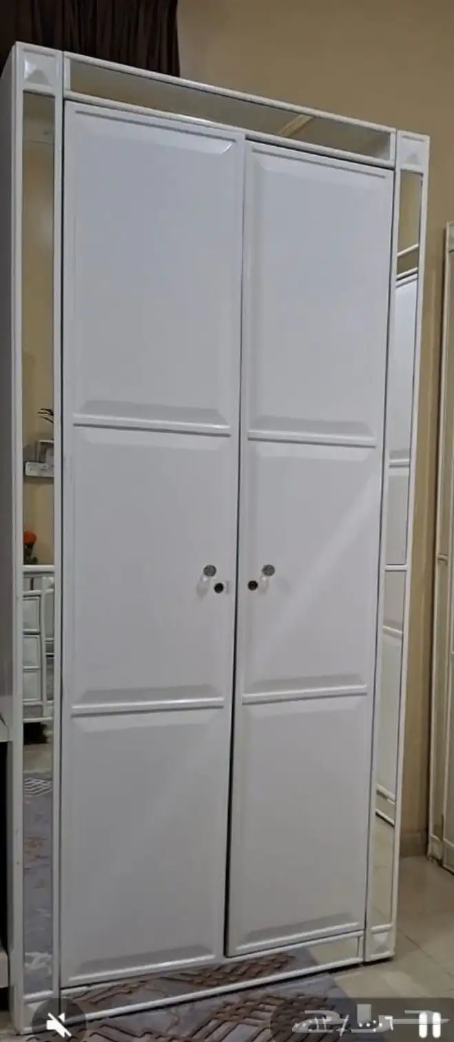 دولاب بابين وسرير اطفال مع المرتبه 0