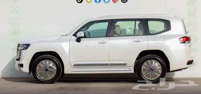 تويوتا لاند كروزر GXRL4 بنزين أبيض لوحات 2025 4