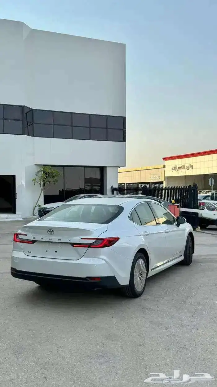 تويوتا كامري نص فل LE بنزين 2025 باقل الاسعار 2
