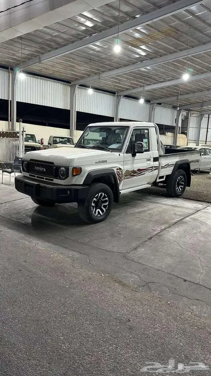 تويوتا شاص رفرف فل كامل ديزل ابيض 2025 5