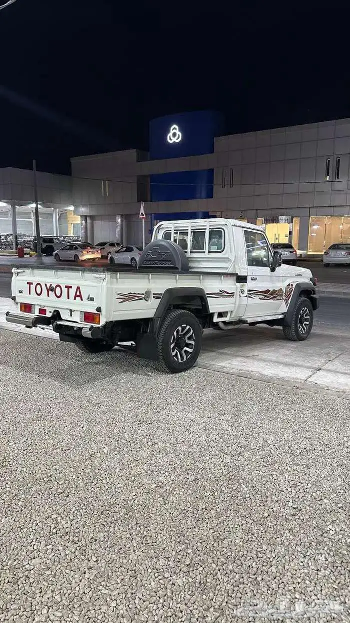 تويوتا شاص رفرف فل كامل ديزل ابيض 2025 3