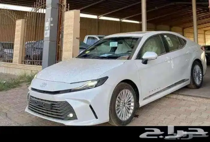 تويوتا كامري نص فل LE بنزين 2025 باقل الاسعار 1
